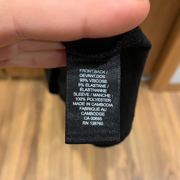 RW&Co t-shirt with sheer sleeves - Picture 4 of 4